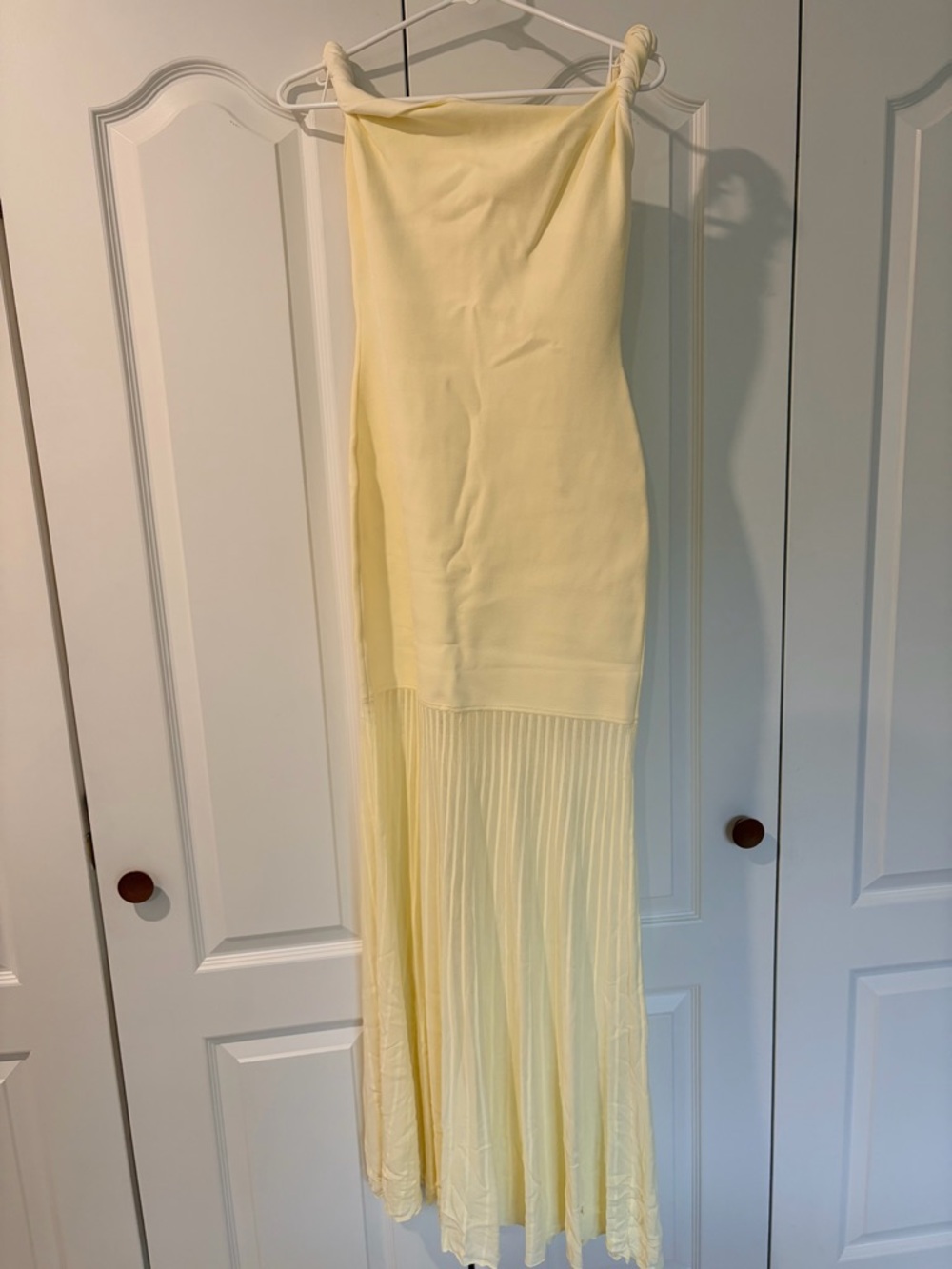 SIR. The label Elia off-shoulder twist Maxi Dress - Picture 3 of 5